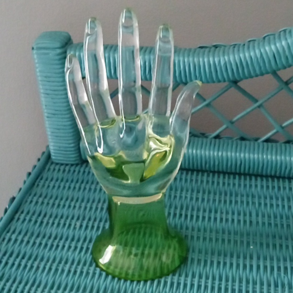 Vintage Acrylic Hand Display - Picture 4 of 7